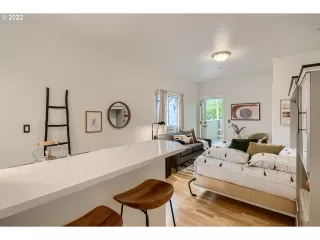 Photo #5: 22445782 Listing