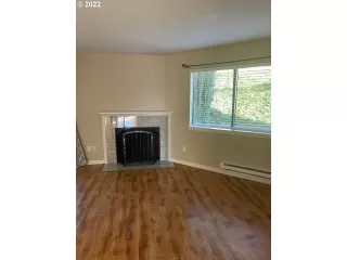 Photo #4: 22446284 Listing