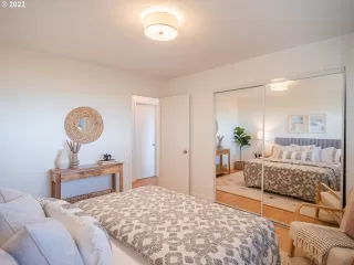 Photo #6: 22446529 Listing