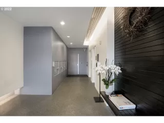 Photo #5: 22447063 Listing