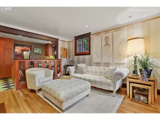 Photo #4: 22447449 Listing