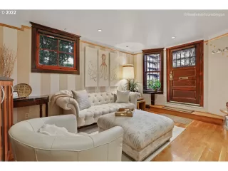 Photo #5: 22447449 Listing