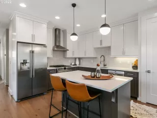 Photo #5: 22448403 Listing