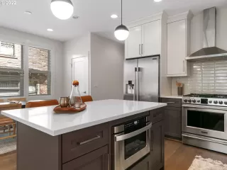 Photo #6: 22448403 Listing