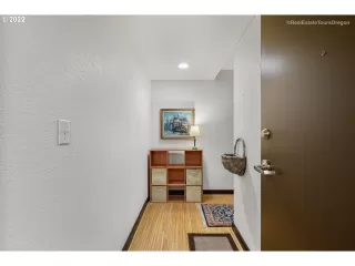 Photo #4: 22449066 Listing