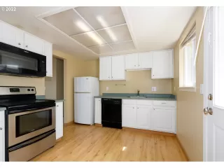 Photo #5: 22449155 Listing