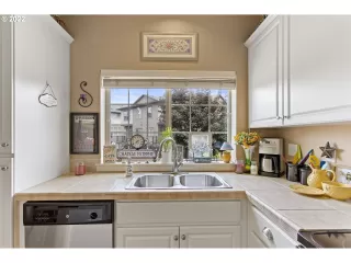 Photo #2: 22449281 Listing 