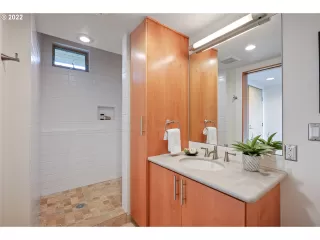 Photo #5: 22449833 Listing