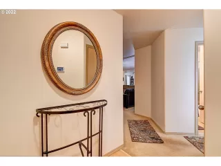 Photo #5: 22450119 Listing