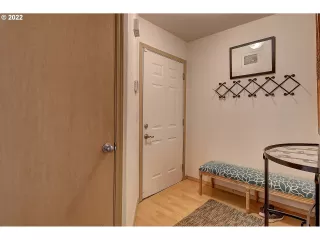 Photo #6: 22450119 Listing