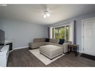 Photo #5: 22451052 Listing