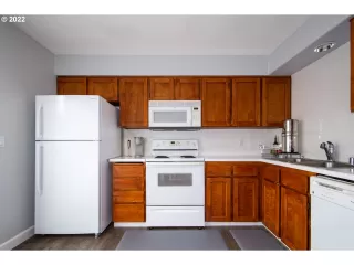 Photo #6: 22451052 Listing