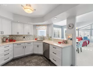 Photo #5: 22451517 Listing