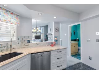 Photo #6: 22451517 Listing