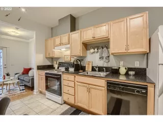 Photo #5: 22452708 Listing