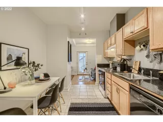 Photo #6: 22452708 Listing