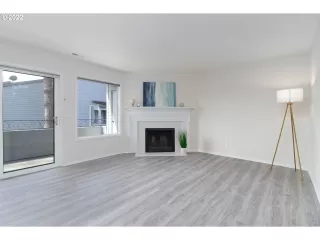 Photo #5: 22455356 Listing