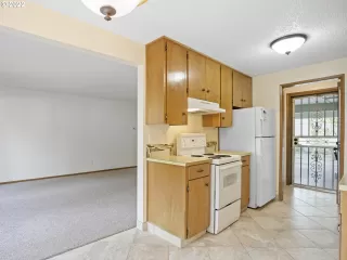 Photo #4: 22456634 Listing