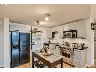 Photo #5: 22456811 Listing