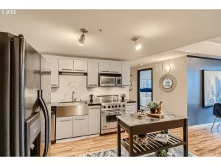 Photo #6: 22456811 Listing