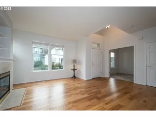 Photo #5: 22458758 Listing