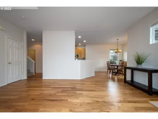 Photo #6: 22458758 Listing