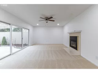 Photo #4: 22459105 Listing