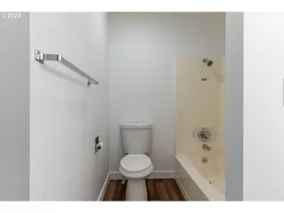 Photo #5: 22459105 Listing