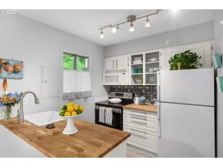 Photo #3: 22459636 Listing