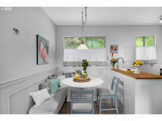 Photo #5: 22459636 Listing