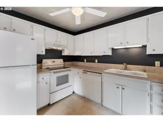 Photo #4: 22460168 Listing