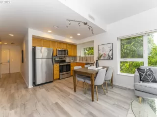 Photo #5: 22461891 Listing