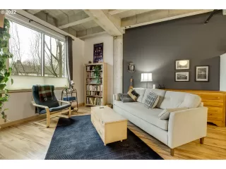 Photo #4: 22462018 Listing