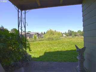 Photo #5: 22462054 Listing