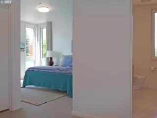 Photo #4: 22463178 Listing