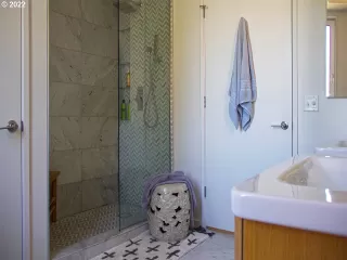 Photo #6: 22463178 Listing