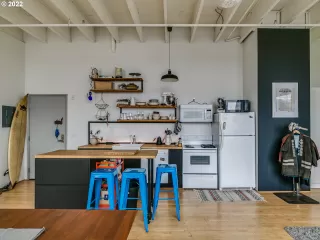 Photo #5: 22463976 Listing