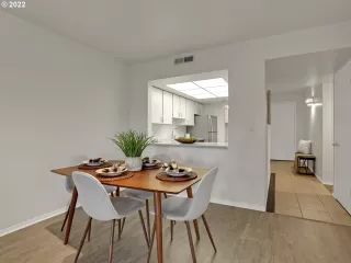 Photo #5: 22464001 Listing