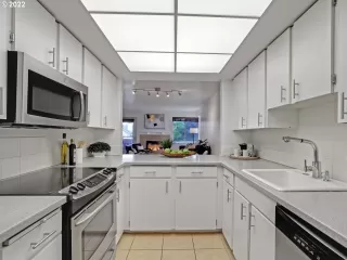 Photo #6: 22464001 Listing