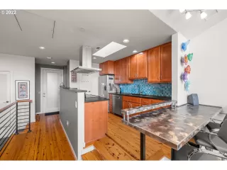 Photo #6: 22465246 Listing