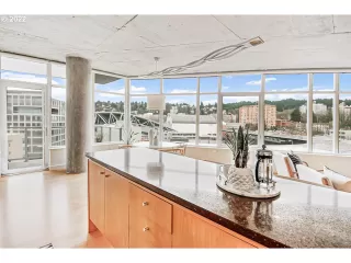 Photo #6: 22471449 Listing