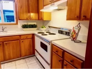 Photo #5: 22472402 Listing