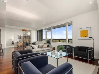 Photo #4: 22475059 Listing