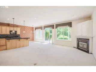 Photo #5: 22475581 Listing