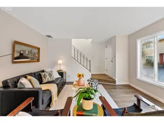 Photo #4: 22476481 Listing