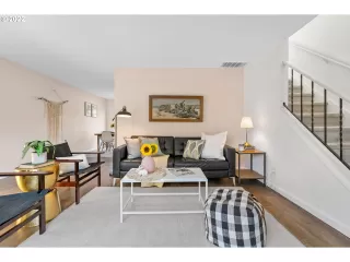 Photo #5: 22476481 Listing