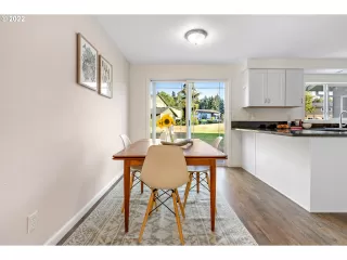 Photo #6: 22476481 Listing