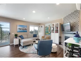 Photo #5: 22477354 Listing