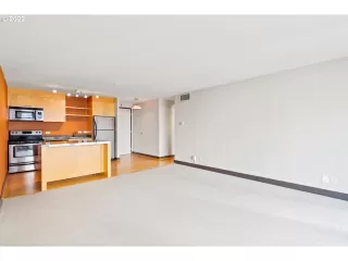 Photo #4: 22478613 Listing