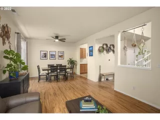 Photo #4: 22479795 Listing